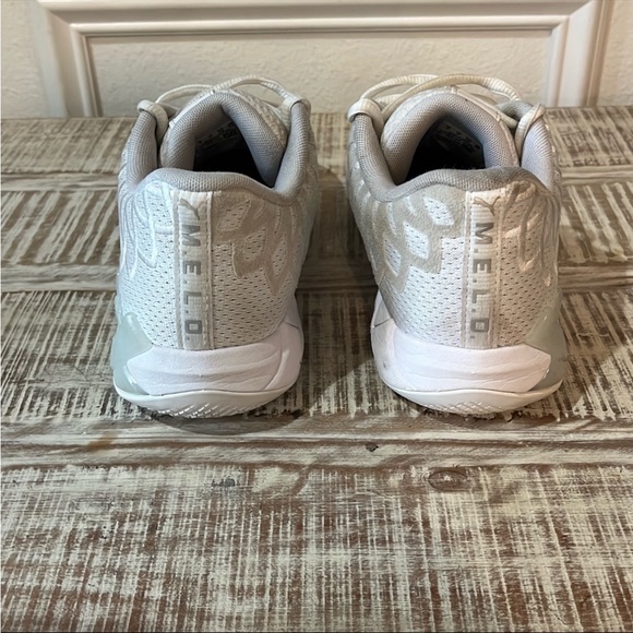 Athletic_Shoes